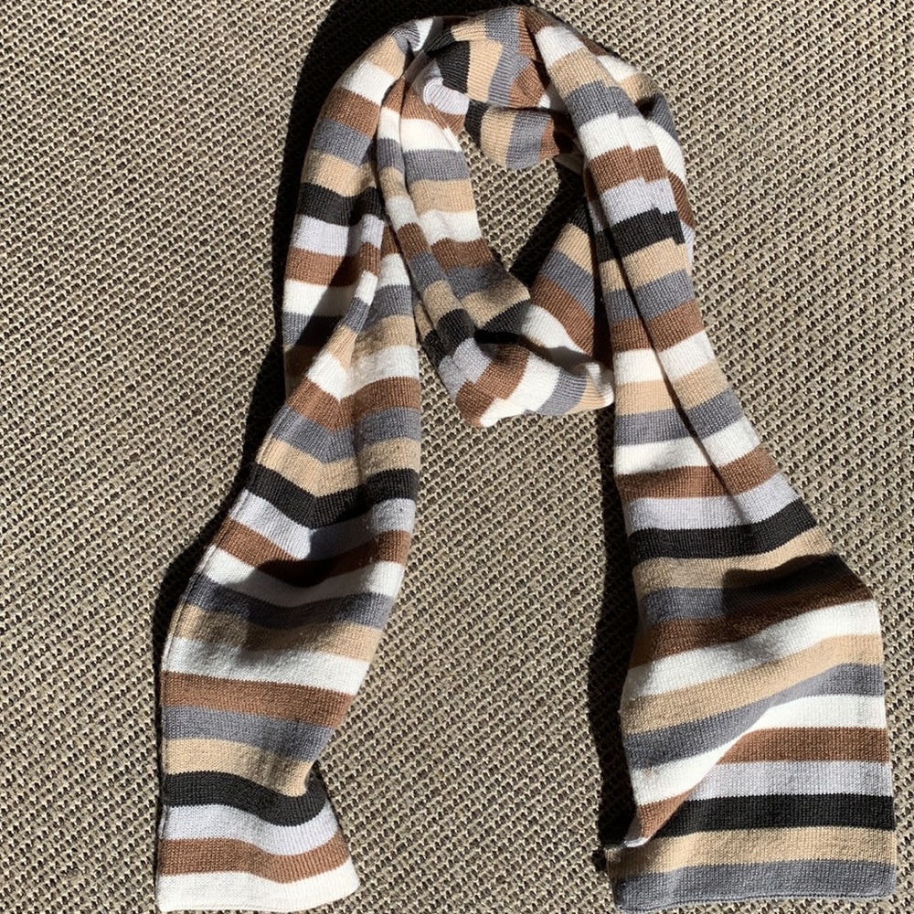 Gap-Scarf ⛄️ - Picture 2 of 5